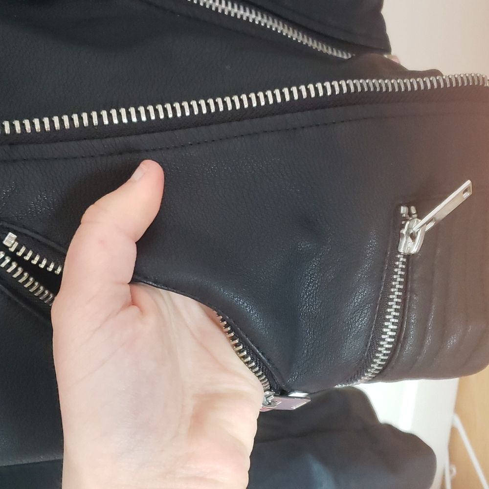 Stradivarius faux leather jacket with buttons and zippers - Picture 5 of 6